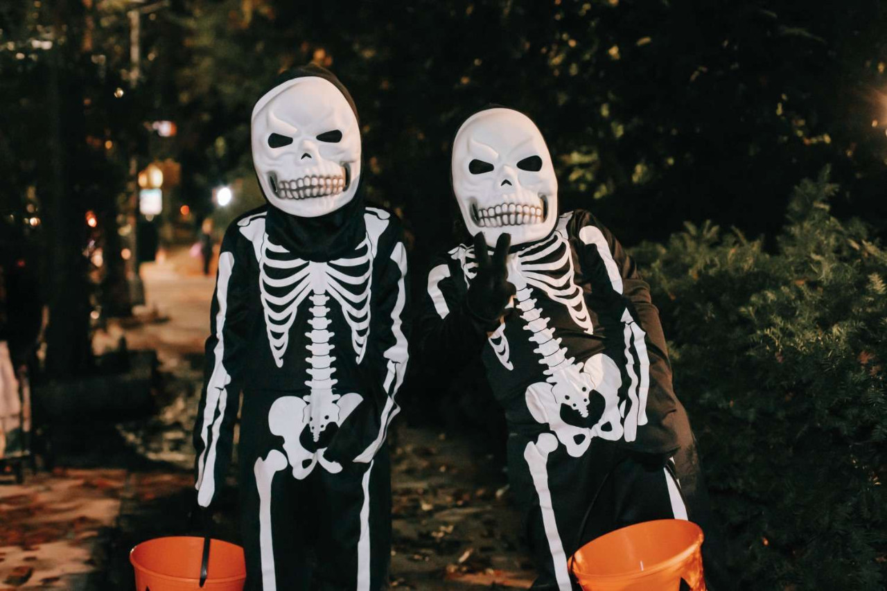 Défilé costumé d'Halloween ©pexels-charles-parker