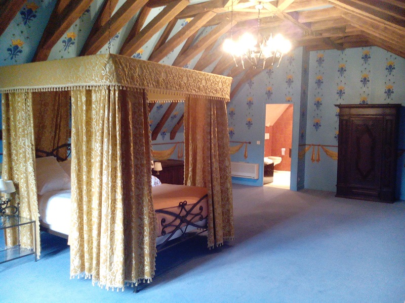 Chambre Alienor d'Aquitaine SDB - Chateau Ré-Le Petit-Pressigny-Loches Val de Loire