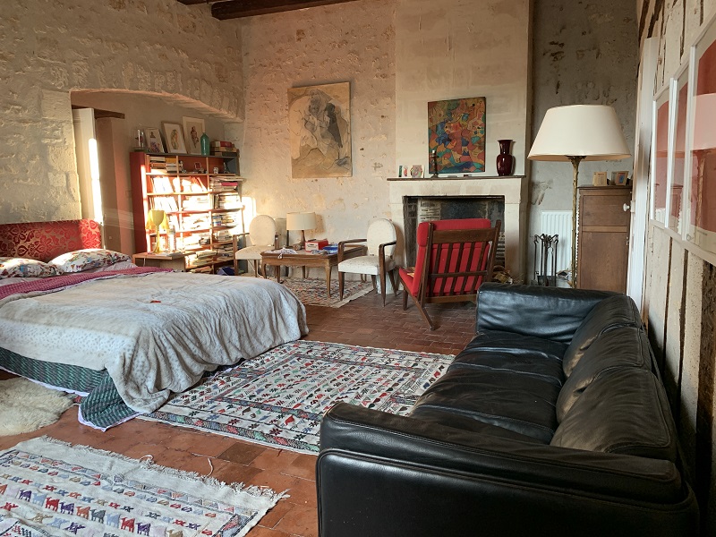 Chambre avec canapé - Presbytere de l'or-Villeloin-Coulangé-Loches Val de Loire