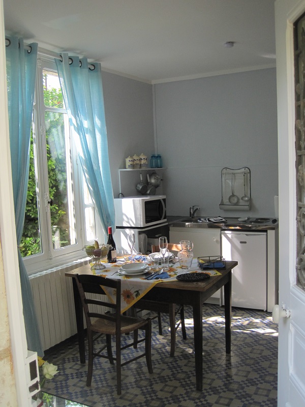 Cuisine-villa ancien pigeonnier-studio-loches-valdeloire