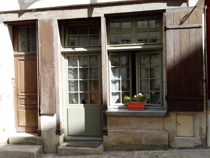 Gite-rue du chateau-facade-loches-valdeloire