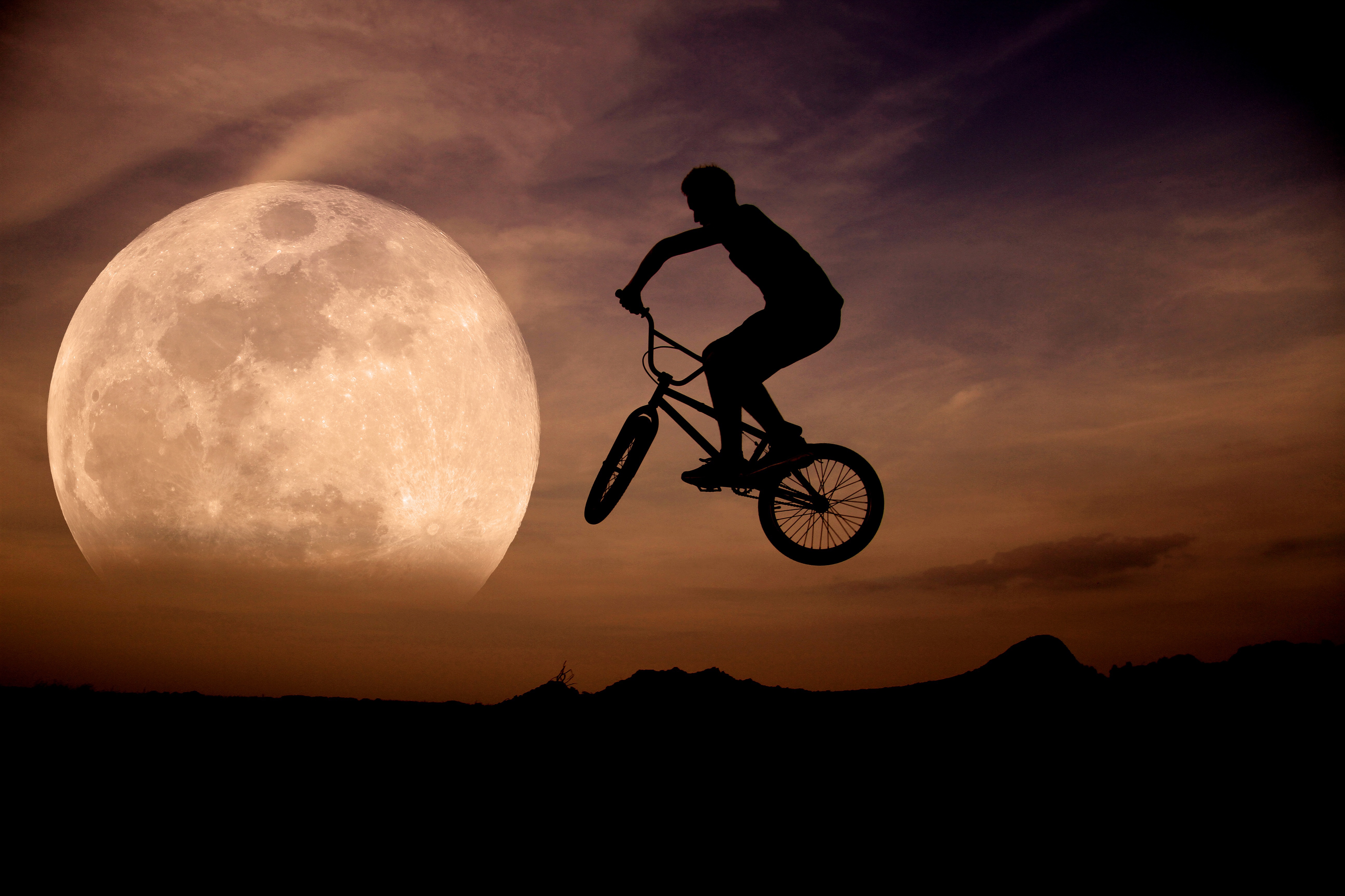 Tournée à vélo Coriace Compagnie (Attraper la Lune) - © Droits réservés Tournée à vélo Coriace Compagnie (Attraper la Lune) - © Droits réservés