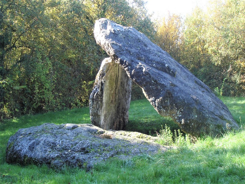 dolmen-charnizay-valdeloire