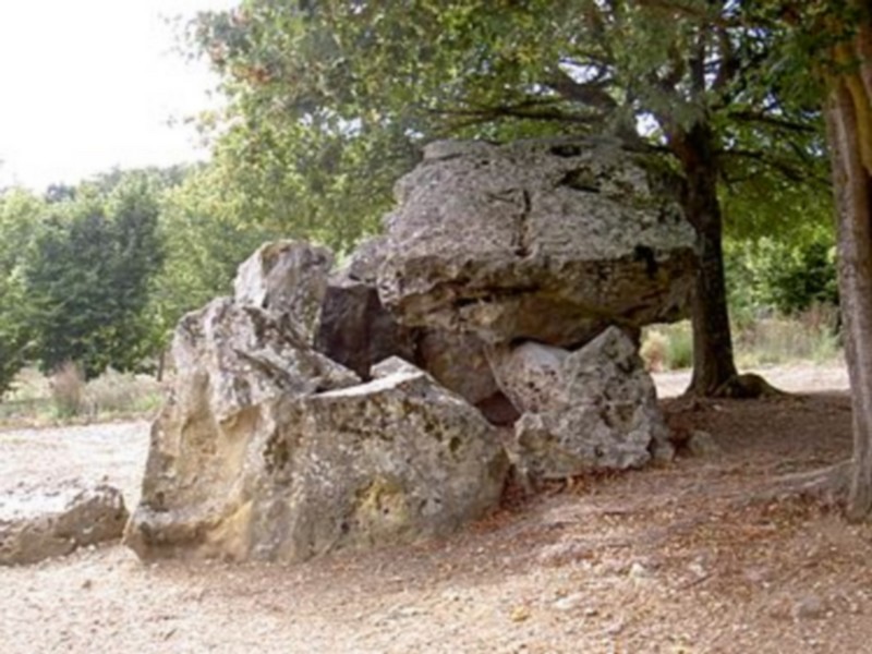 dolmen-la-pierre-chaude-paulmy-valdeloire