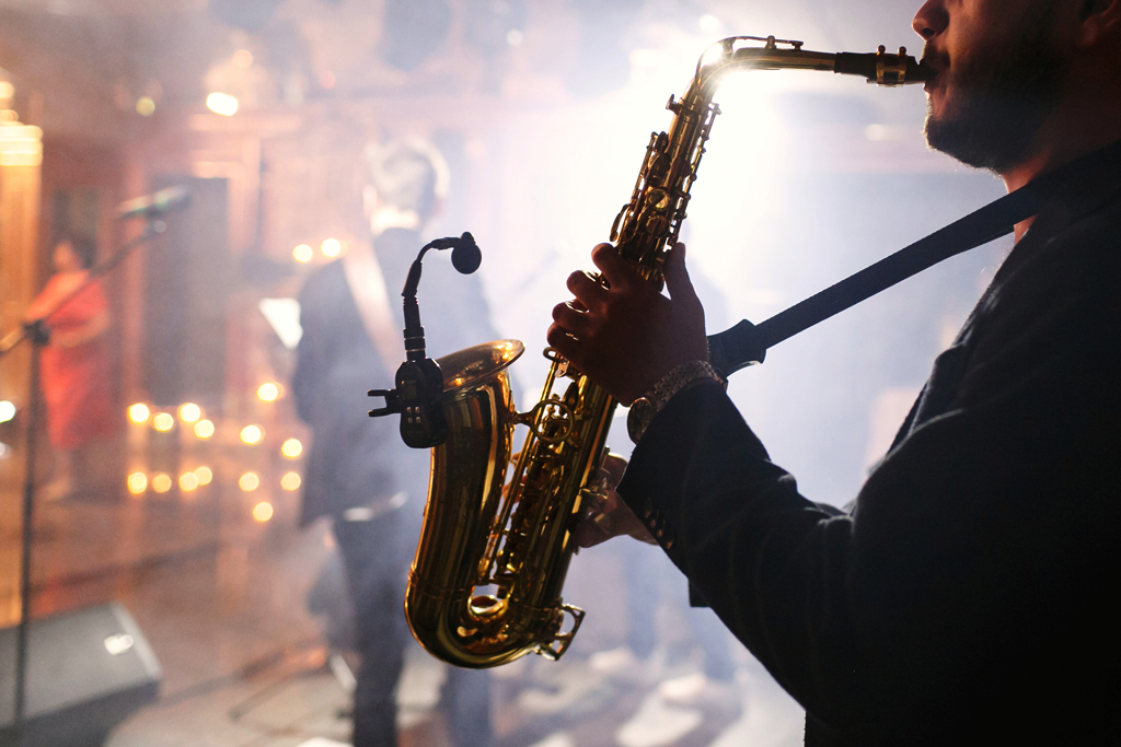 Man plays on a saxophone - Freepik Man plays on a saxophone - Freepik